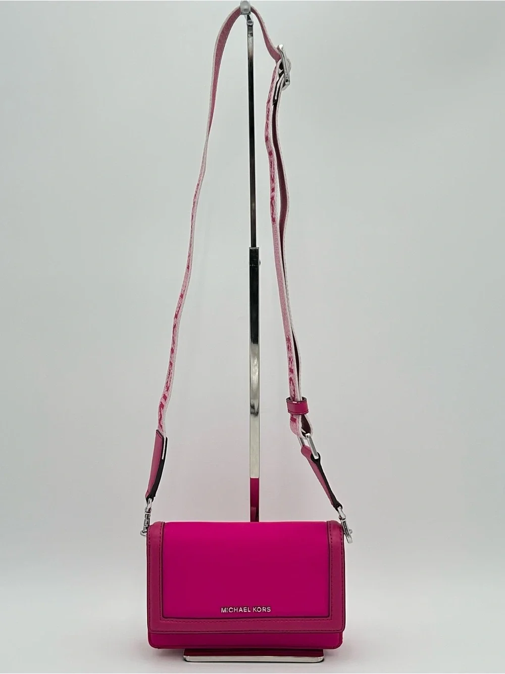 Michael Kors Pink Jet Set Smartphone Crossbody Purse